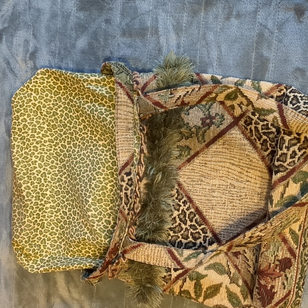Chic Tapestry Shoulder Bag with Animal Motif - Picture 11 of 16